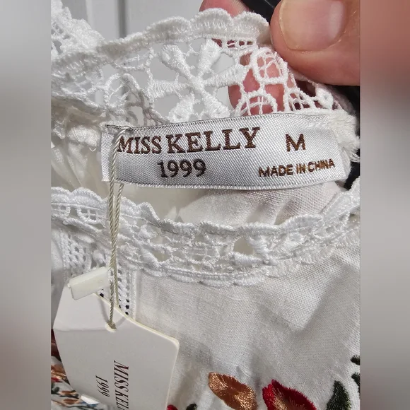 Floral embroidered mexican dress - Picture 5 of 6